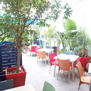 3* Otel Parrots
